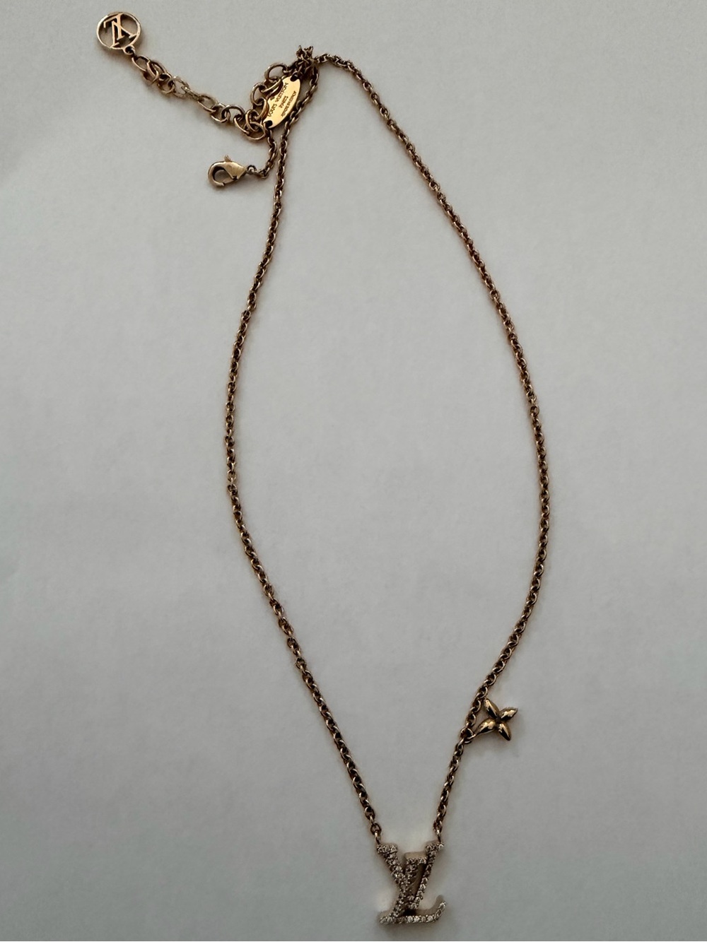 Authentic Louis Vuitton Gold Tone Crystal LV Pendant Necklace Monogram Flower